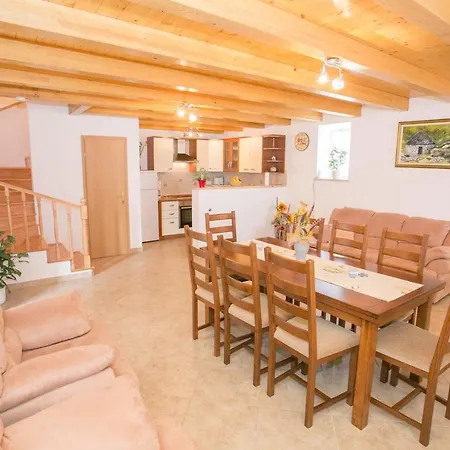 Villa Pets Friendly, Fully Fenced Angela With Pool *
