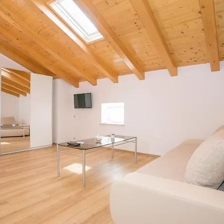 Pets Friendly, Fully Fenced Angela With Pool Villa