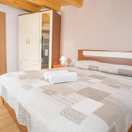 Pets Friendly, Fully Fenced Angela With Pool *
