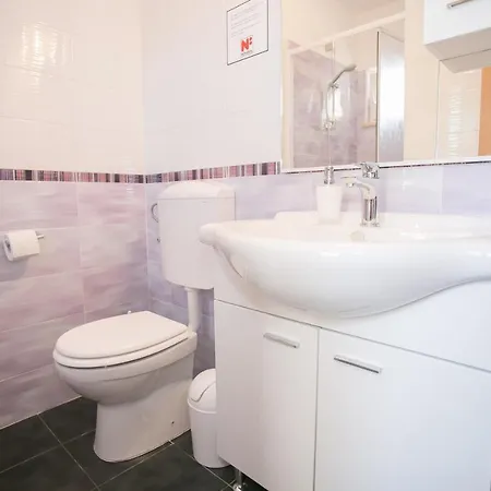 Pets Friendly, Fully Fenced Angela With Pool Selina