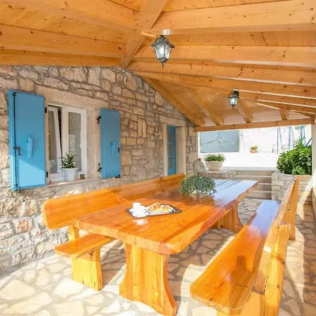 Pets Friendly, Fully Fenced Angela With Pool
