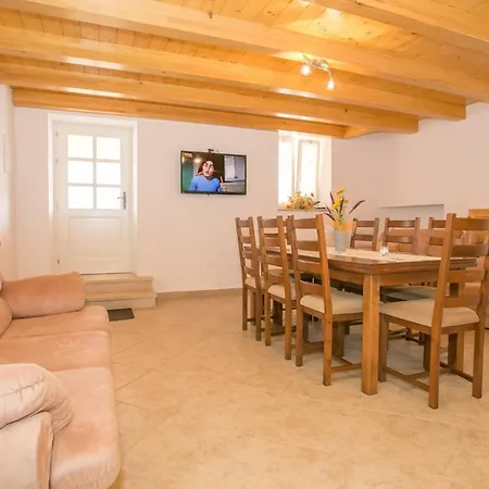 Pets Friendly, Fully Fenced Angela With Pool