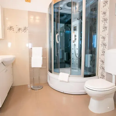 Pets Friendly, Fully Fenced Angela With Pool Villa