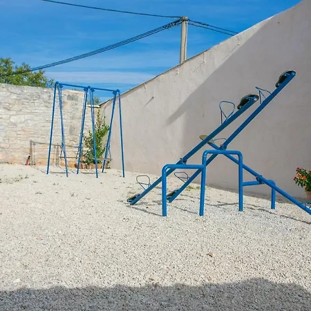 Pets Friendly, Fully Fenced Angela With Pool Selina